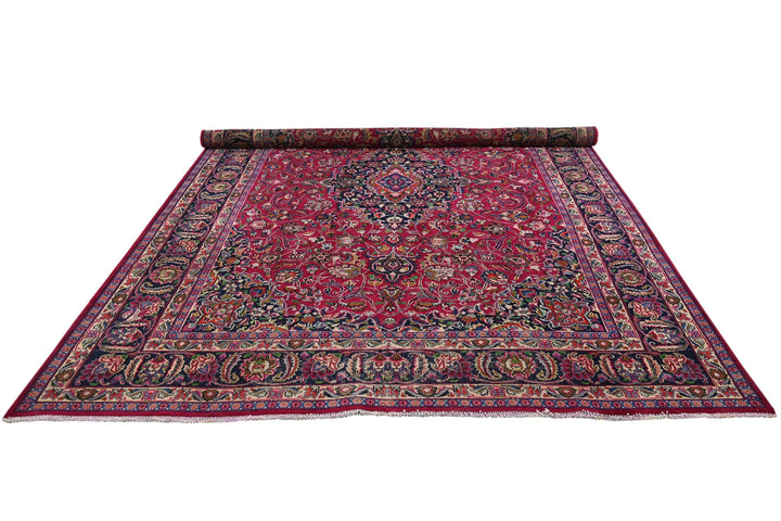 red Large rug 7' 9" x 10' 11"