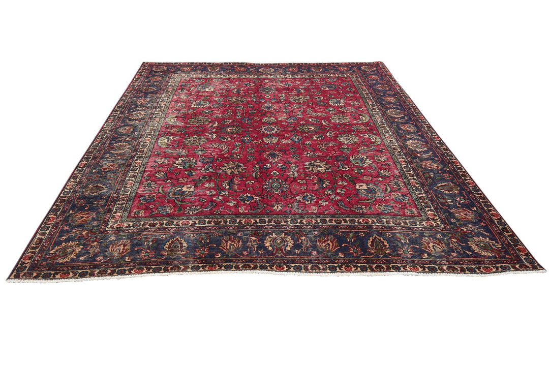red Large rug 7' 10" x 8' 10"
