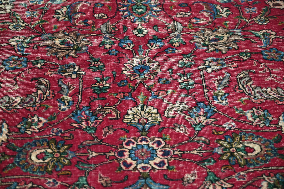 red Large rug 7' 10" x 8' 10"