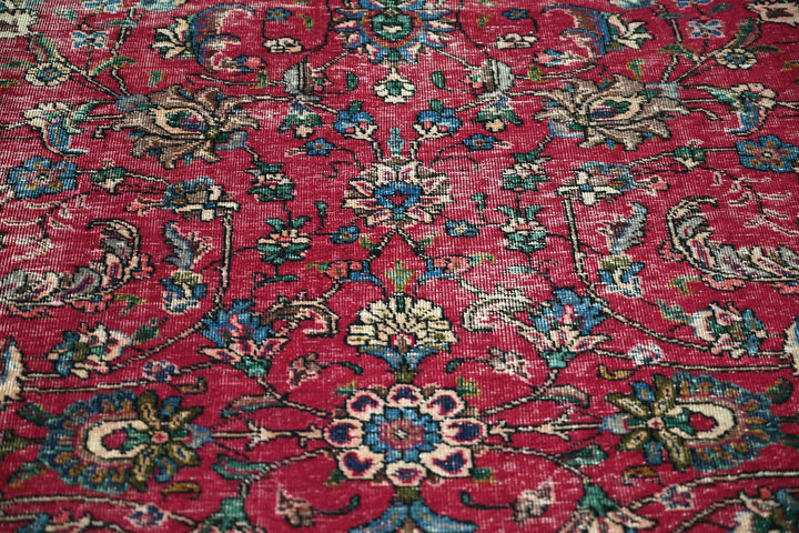 red Large rug 7' 10" x 8' 10"