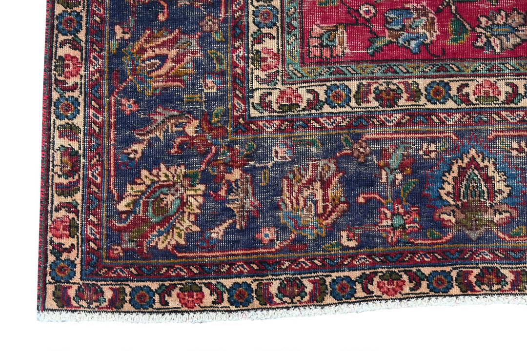 red Large rug 7' 10" x 8' 10"