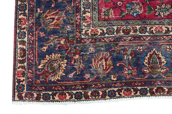red Large rug 7' 10" x 8' 10"