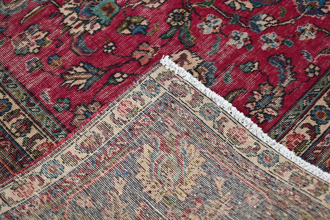 red Large rug 7' 10" x 8' 10"