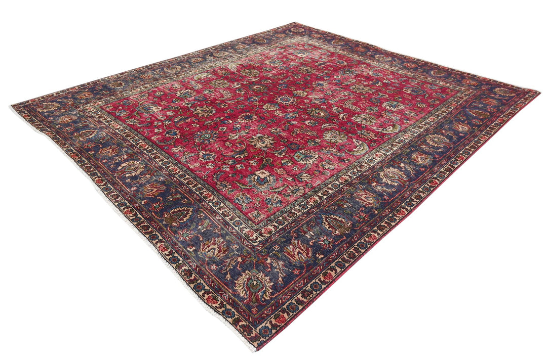 red Large rug 7' 10" x 8' 10"