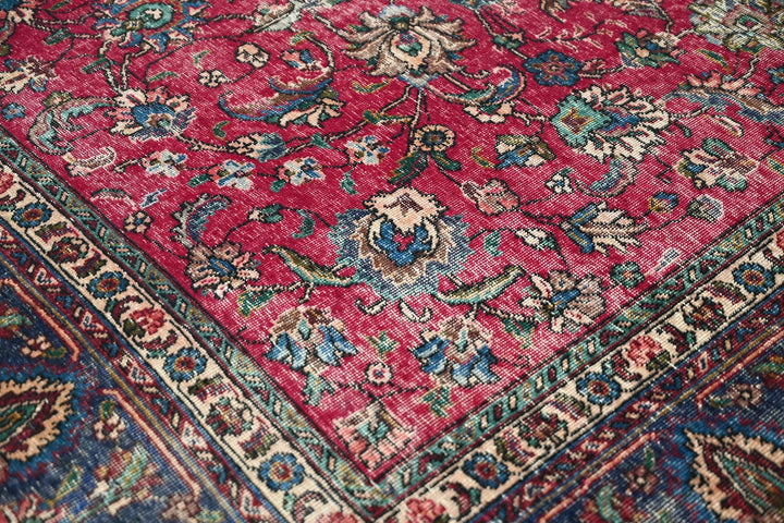 red Large rug 7' 10" x 8' 10"