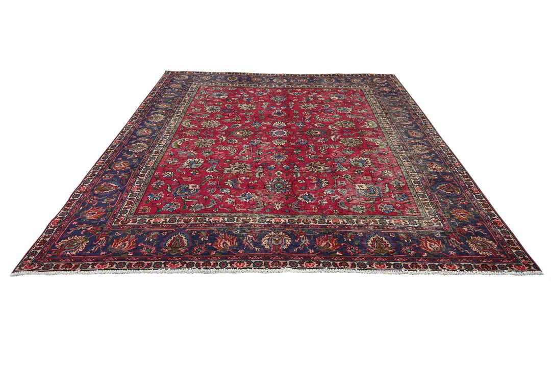 red Large rug 7' 10" x 8' 10"