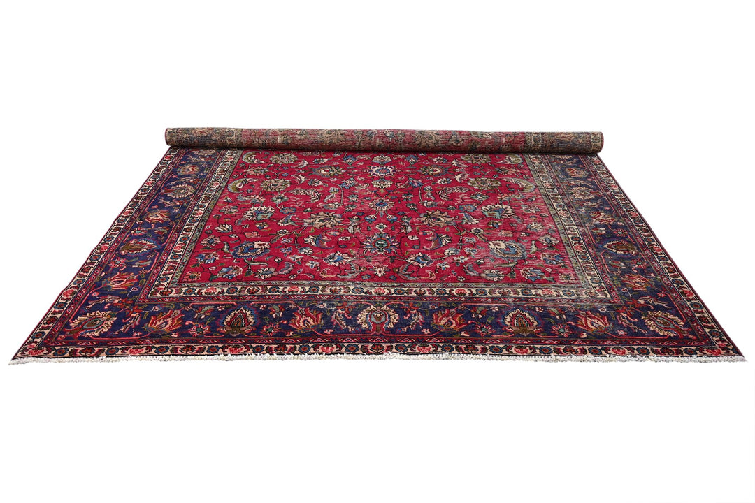 red Large rug 7' 10" x 8' 10"