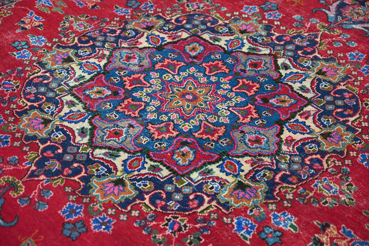 red Large rug 8' 0" x 11' 0"