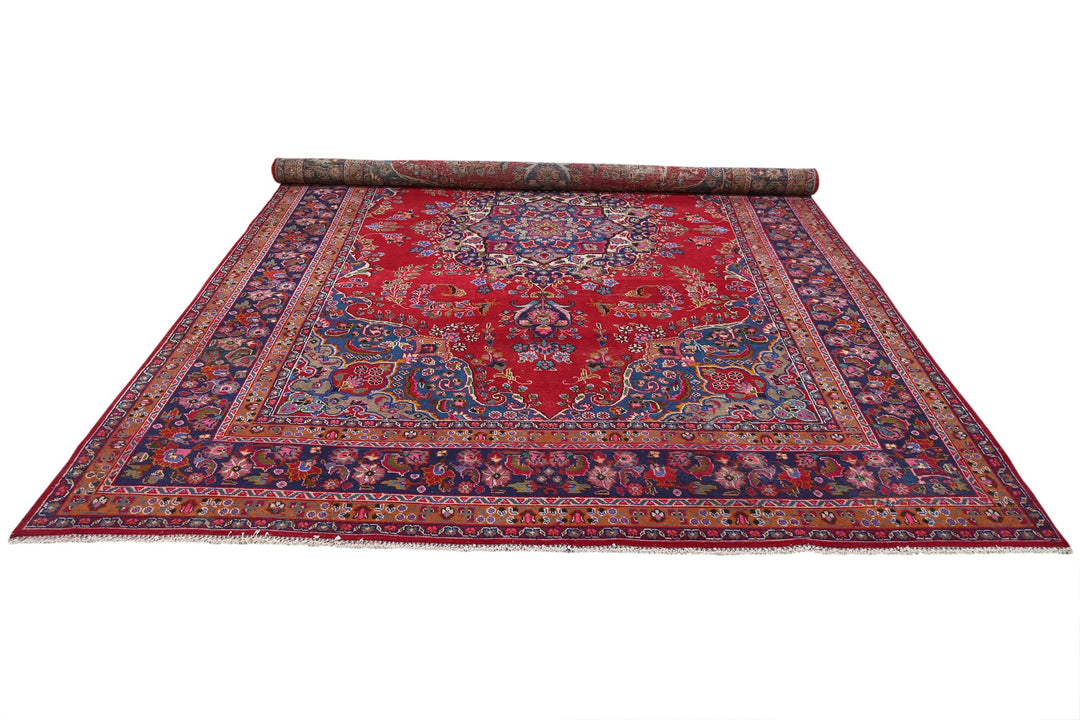 red Large rug 8' 0" x 11' 0"