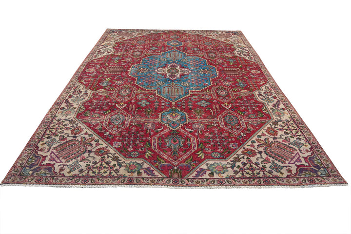 red Large rug 7' 9" x 10' 10"
