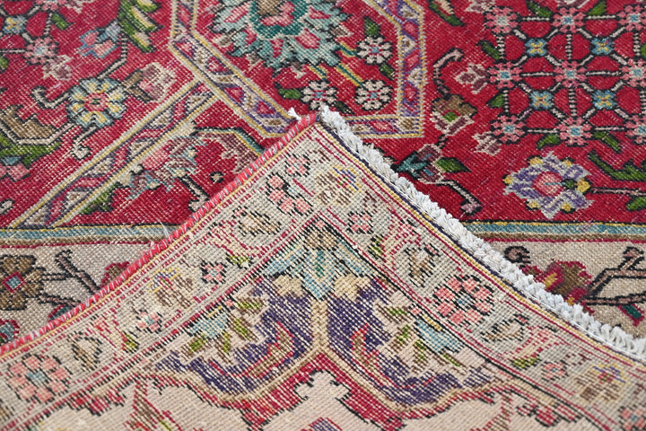red Large rug 7' 9" x 10' 10"