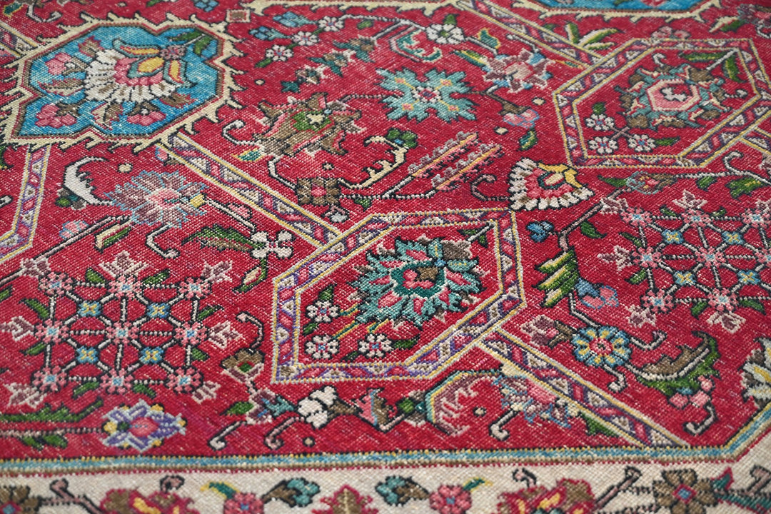 red Large rug 7' 9" x 10' 10"