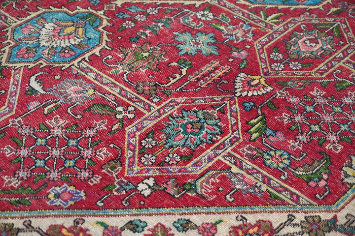 red Large rug 7' 9" x 10' 10"