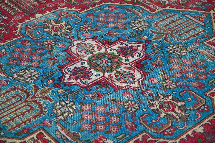 red Large rug 7' 9" x 10' 10"
