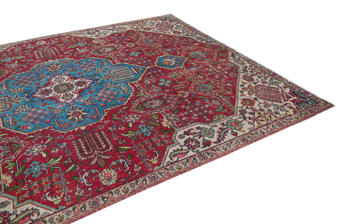 red Large rug 7' 9" x 10' 10"