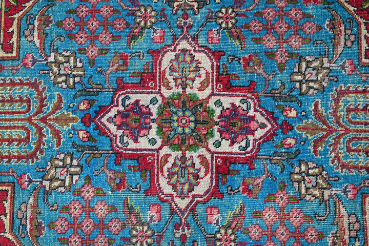 red Large rug 7' 9" x 10' 10"