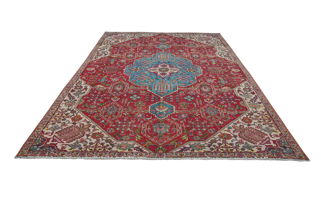red Large rug 7' 9" x 10' 10"