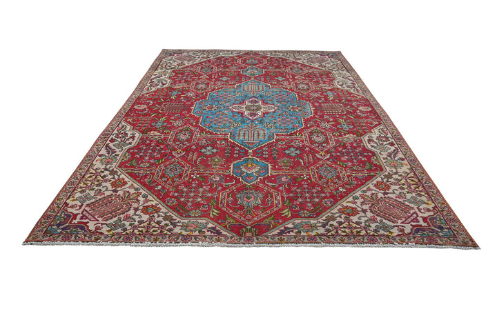 red Large rug 7' 9" x 10' 10"