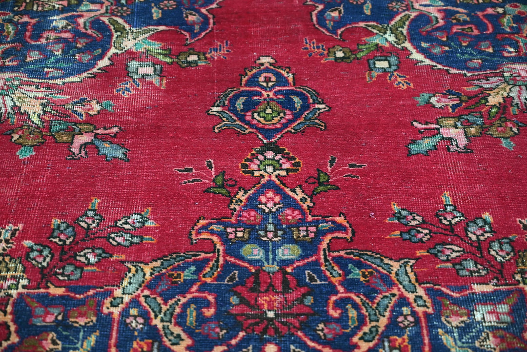 red Large rug 7' 9" x 10' 1"