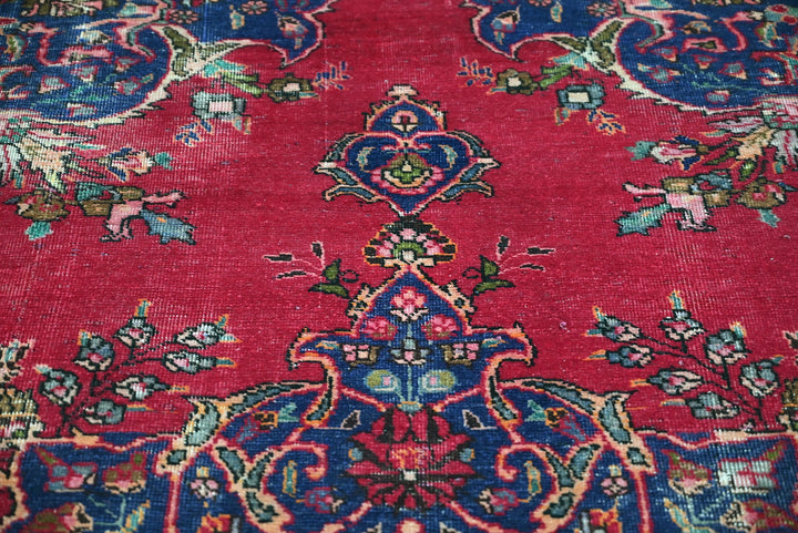 red Large rug 7' 9" x 10' 1"