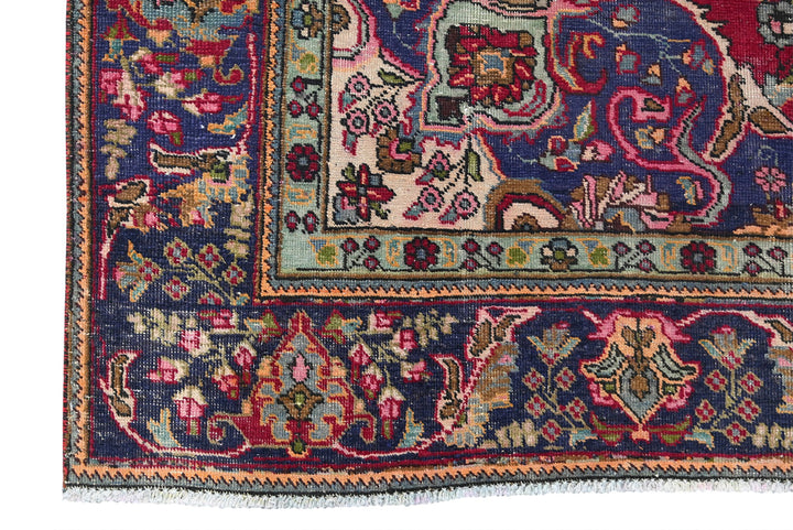 red Large rug 7' 9" x 10' 1"