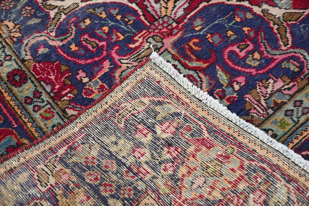 red Large rug 7' 9" x 10' 1"