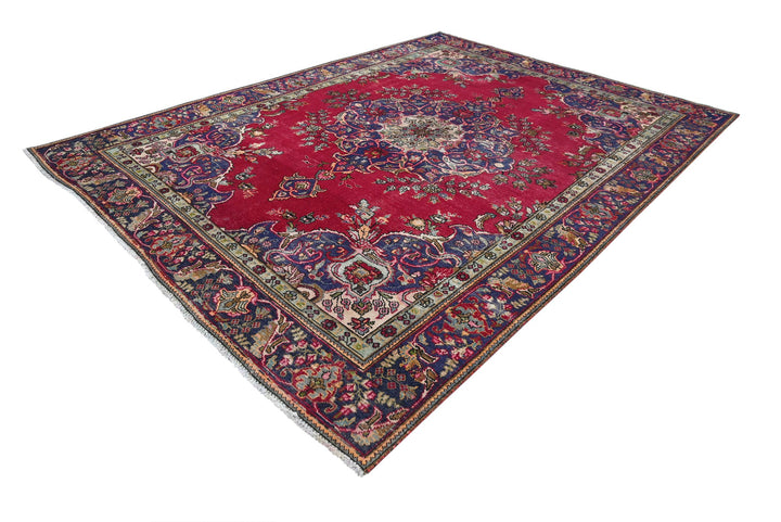 red Large rug 7' 9" x 10' 1"