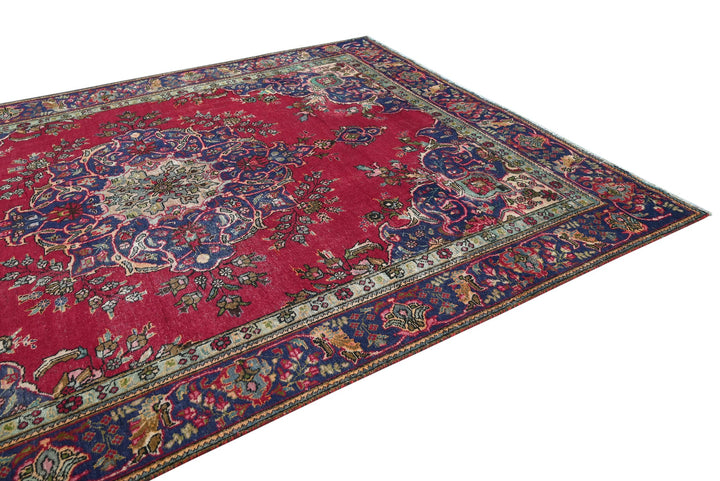 red Large rug 7' 9" x 10' 1"