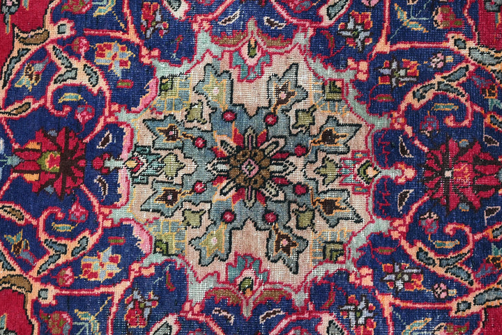 red Large rug 7' 9" x 10' 1"