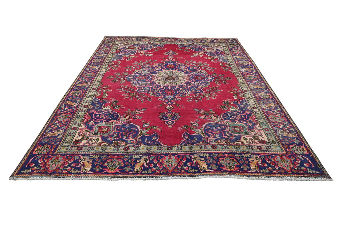 red Large rug 7' 9" x 10' 1"