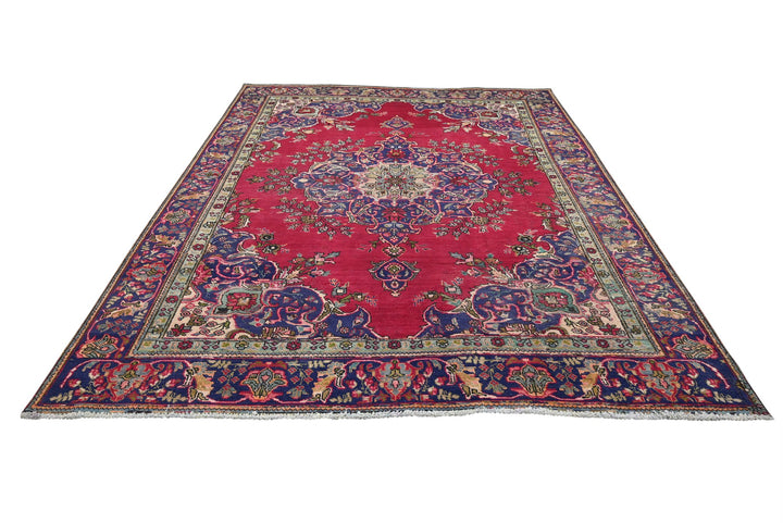 red Large rug 7' 9" x 10' 1"