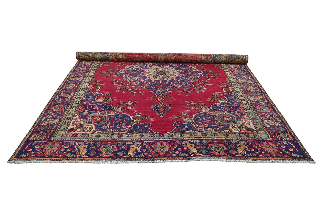 red Large rug 7' 9" x 10' 1"