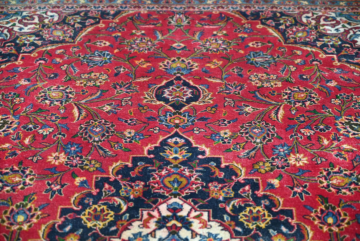 red Large rug 7' 5" x 10' 11"