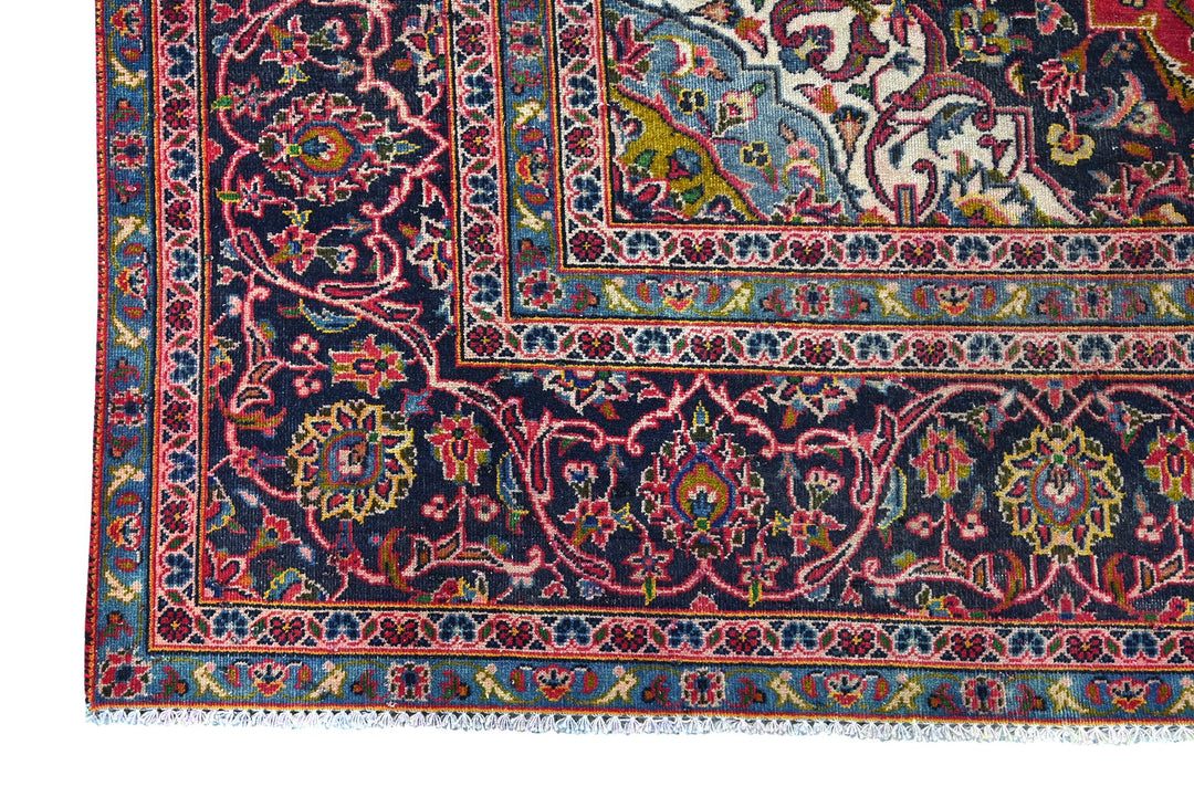 red Large rug 7' 5" x 10' 11"