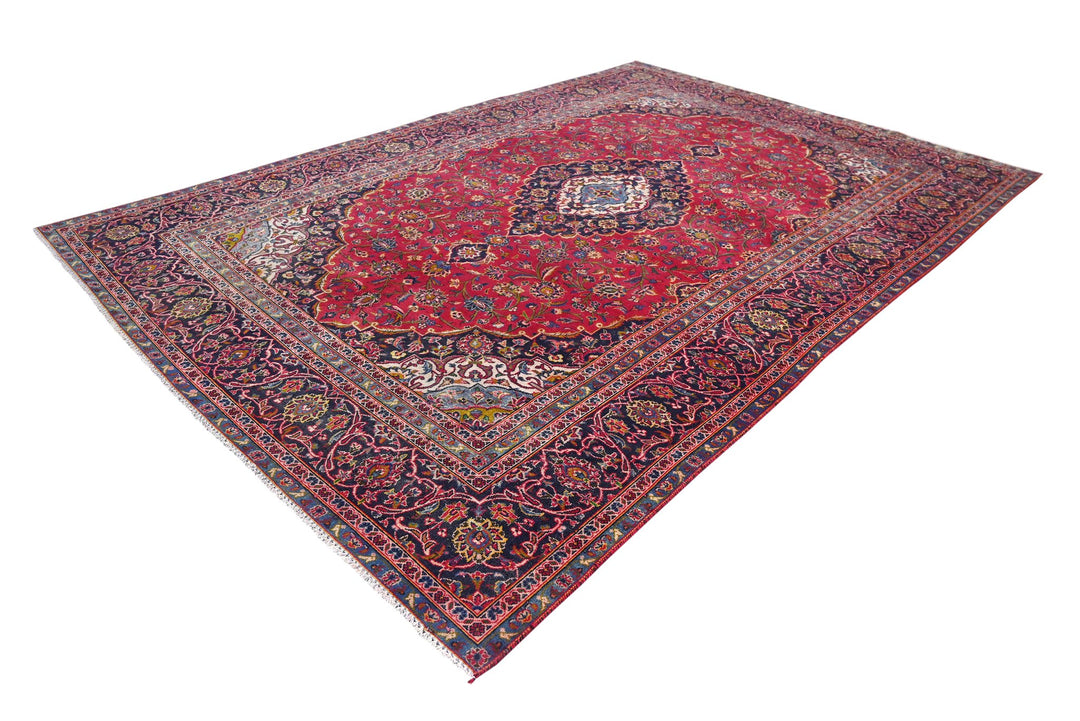 red Large rug 7' 5" x 10' 11"
