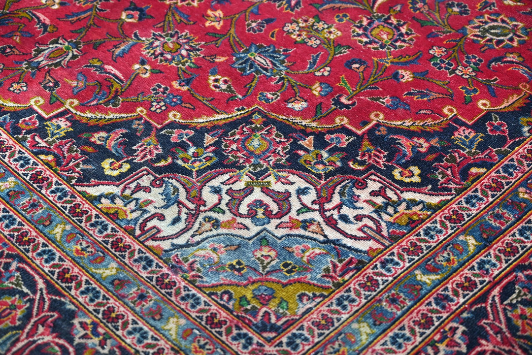 red Large rug 7' 5" x 10' 11"