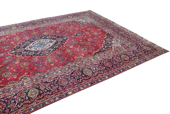 red Large rug 7' 5" x 10' 11"