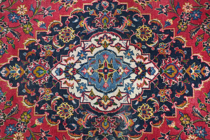 red Large rug 7' 5" x 10' 11"