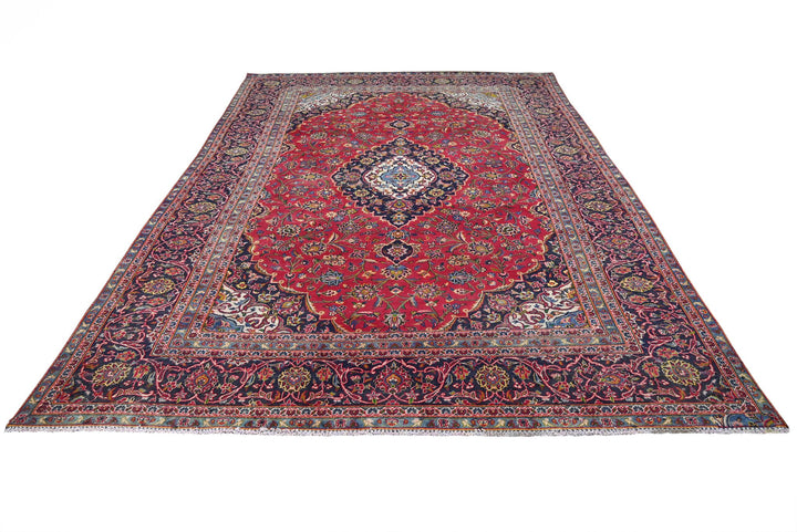red Large rug 7' 5" x 10' 11"