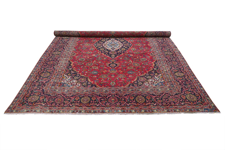 red Large rug 7' 5" x 10' 11"