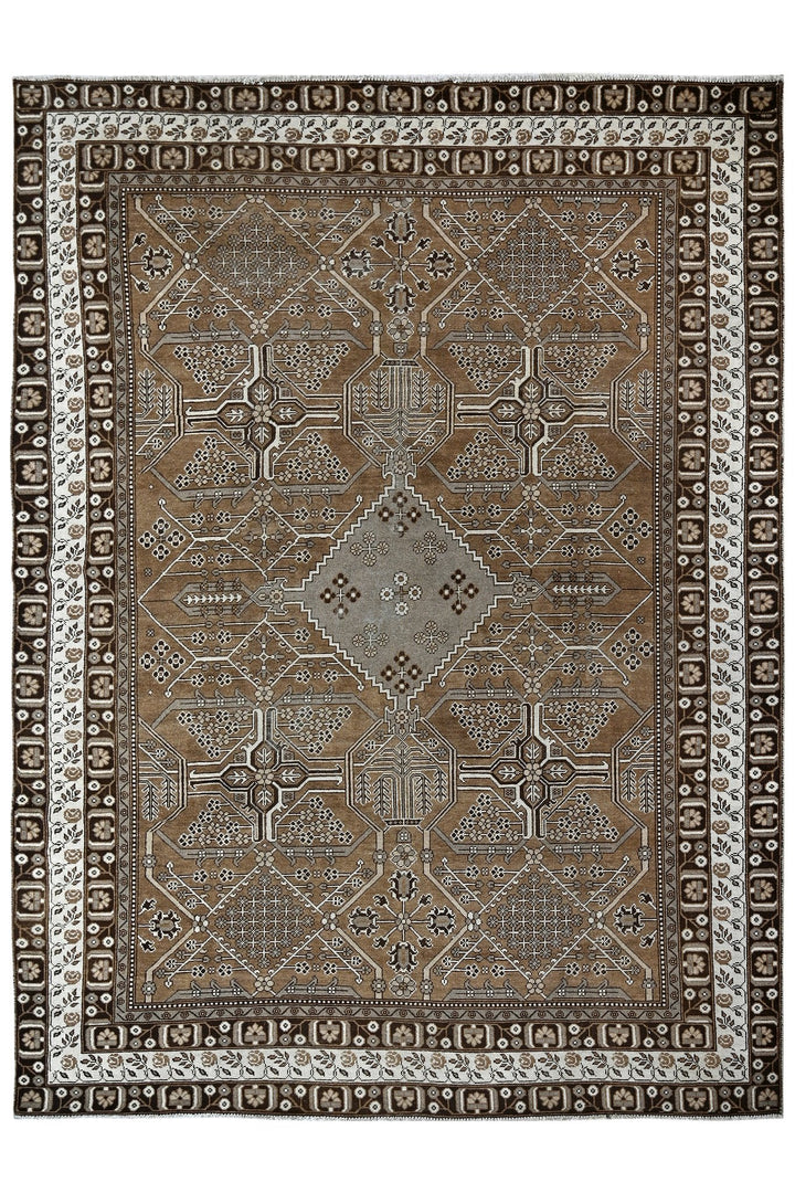 brown Large rug 8' 0" x 10' 10"