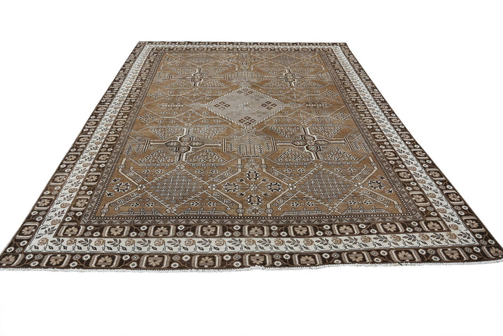 brown Large rug 8' 0" x 10' 10"