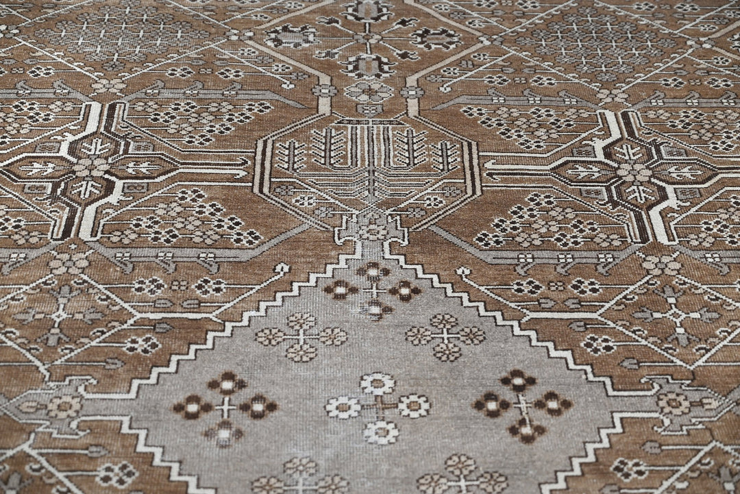 brown Large rug 8' 0" x 10' 10"