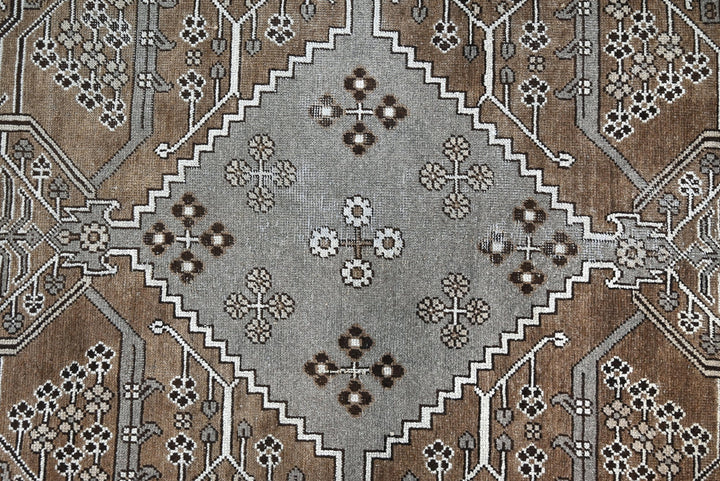 brown Large rug 8' 0" x 10' 10"