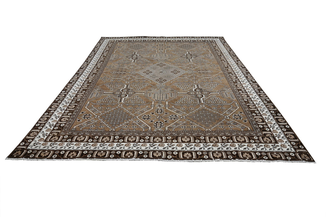 brown Large rug 8' 0" x 10' 10"
