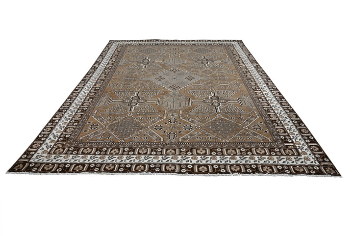brown Large rug 8' 0" x 10' 10"