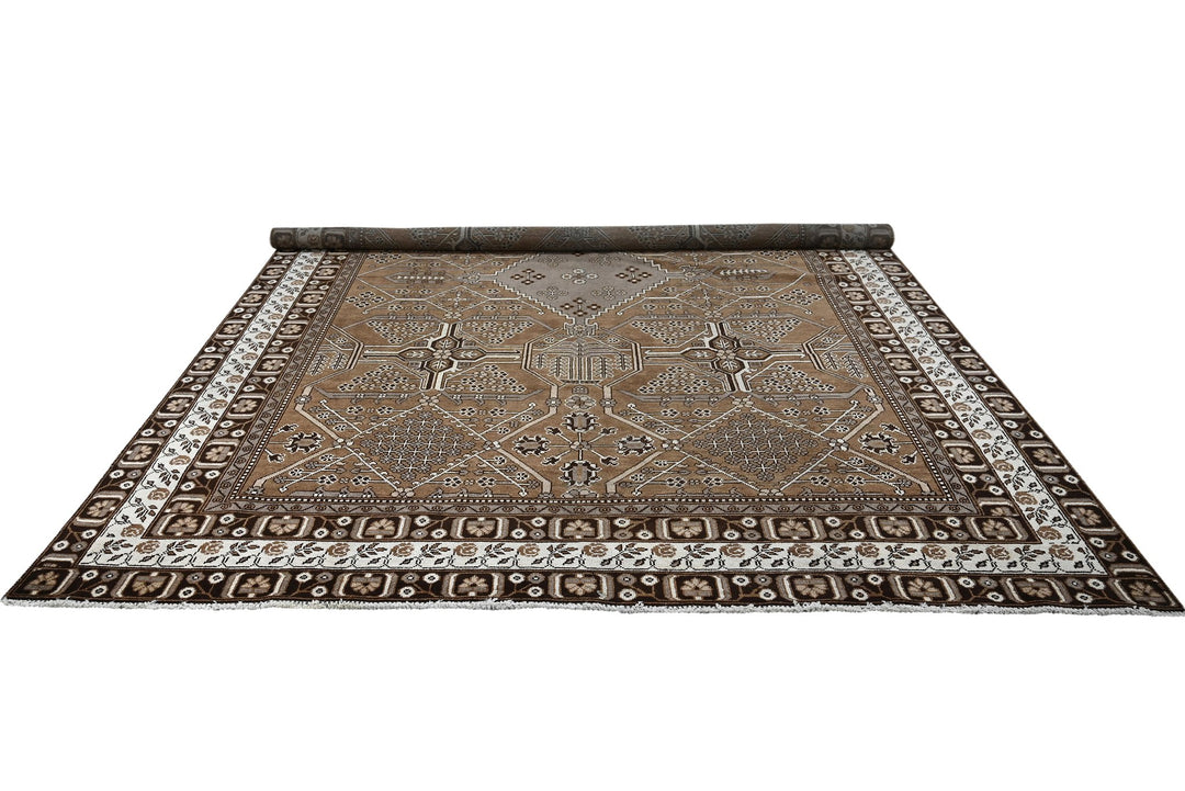 brown Large rug 8' 0" x 10' 10"