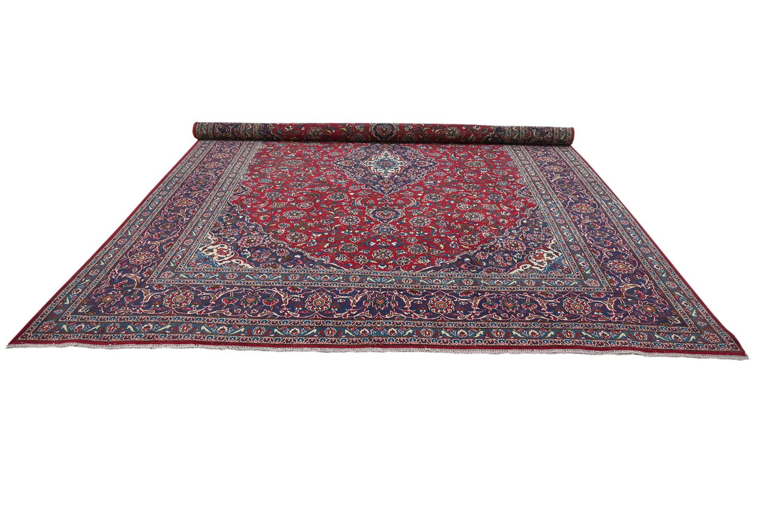 red Oversized rug 9' 8" x 12' 6"