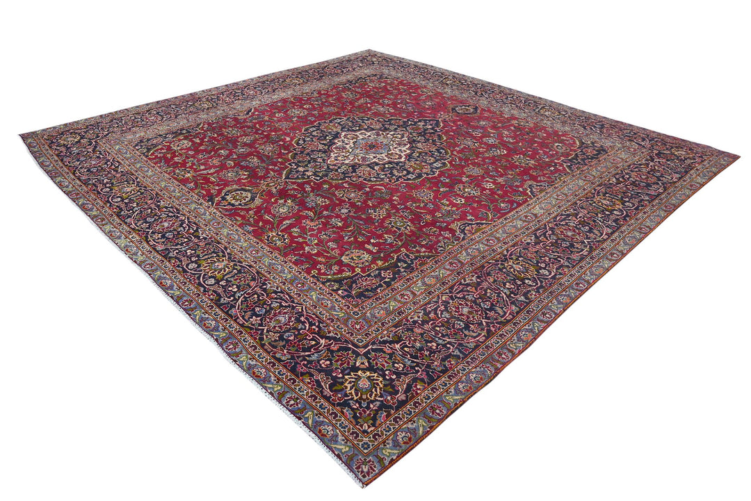 red Oversized rug 9' 5" x 9' 1"