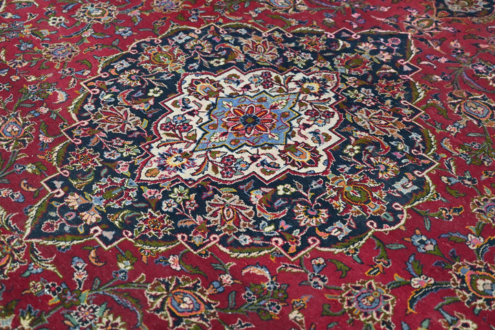 red Oversized rug 9' 5" x 9' 1"